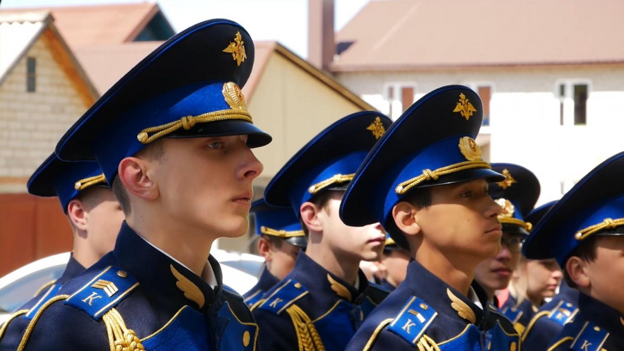 Кадеты школы №10 в преддверии Дня Победы поздравили ветерана Архипа Ермакова