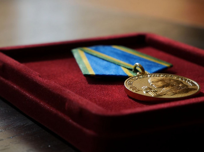 Старшего помощника прокурора Кумертау наградили юбилейной медалью