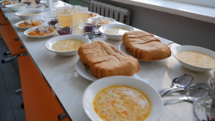 Глава администрации проверил качество питания в школе №10 и гимназии №1