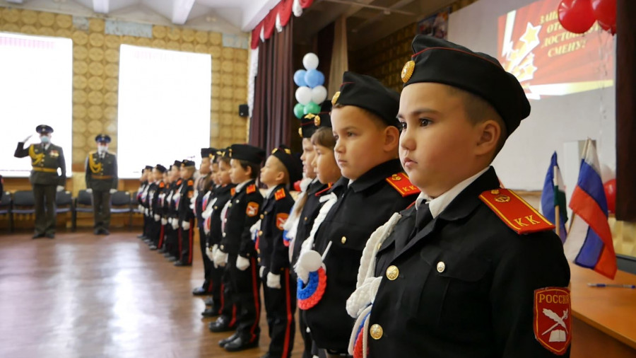 В школе №6 состоялась церемония посвящения в кадеты
