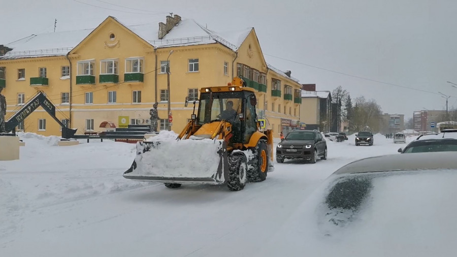 Дорожные службы Кумертау ведут борьбу с сильными снегопадами