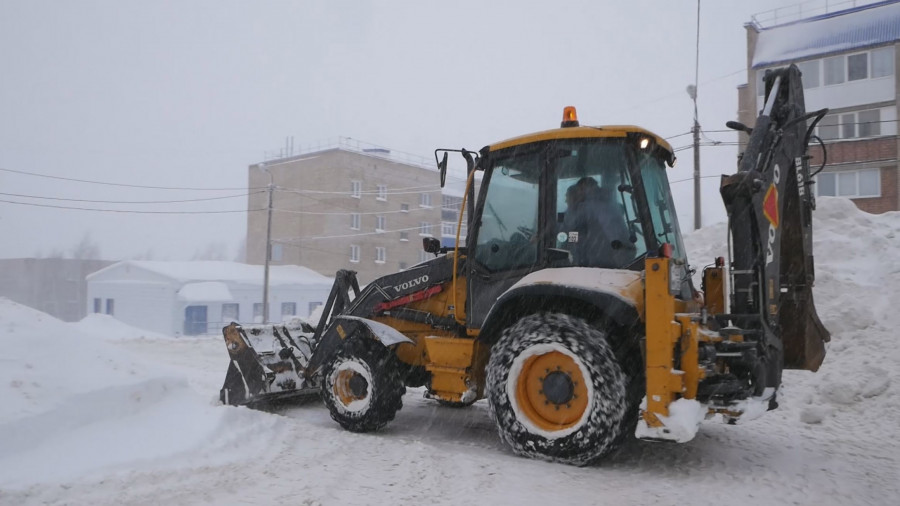 Административная комиссия провела рейд по проверке очистки снега и наледи на нежилых помещениях