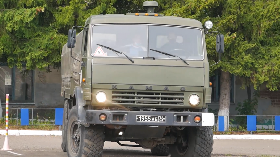 Курсанты ДОСААФ сдали экзамены на профессию военного водителя