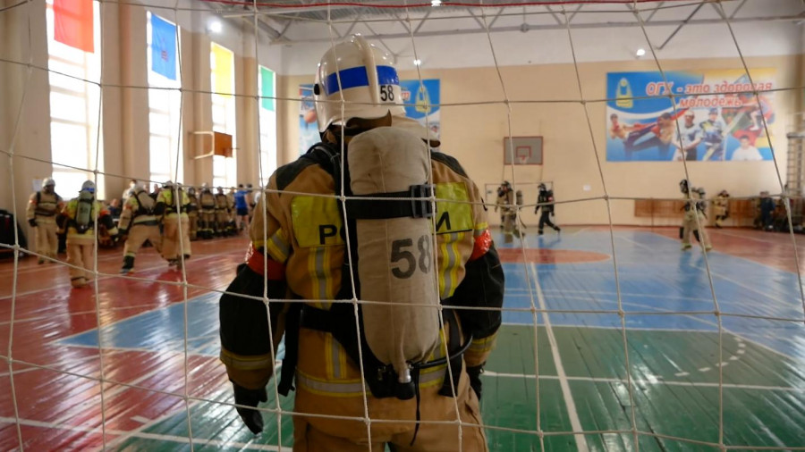 Необычный футбол пожарных