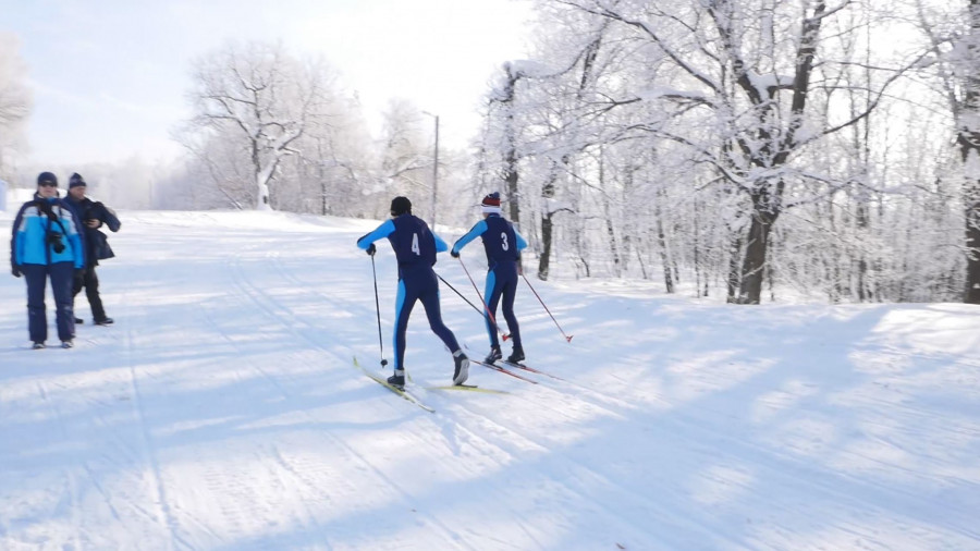 На лыжном стадионе прошли лыжные гонки среди школьников